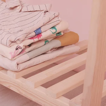 Детская вешалка для одежды настенная Скандинавская простая вешалка для одежды из массива дерева, креативная домашняя спальня, крытый многофункциональный стеллаж для хранения Изображение 3